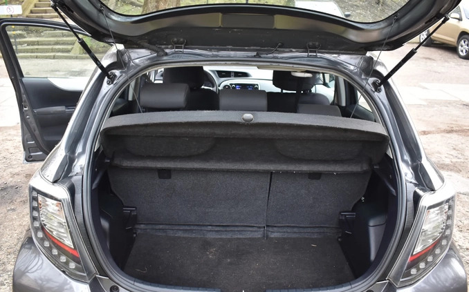 Toyota Yaris cena 33900 przebieg: 240000, rok produkcji 2013 z Gdańsk małe 79